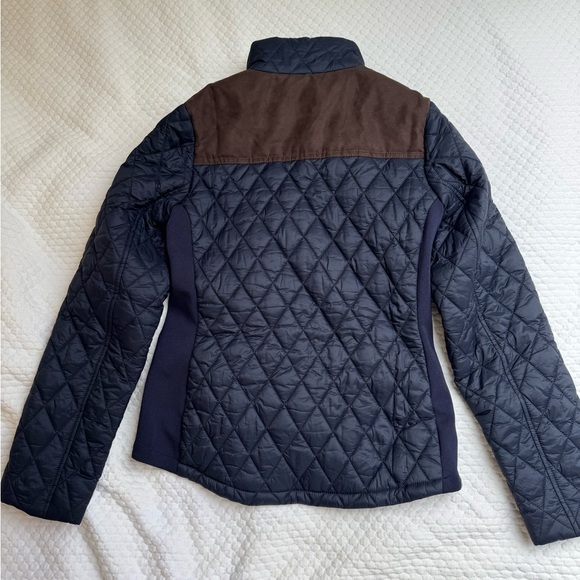 Never worn! Barbour Women's Navy Highfield Quilted Jacket - Navy and Brown - Picture 2 of 3